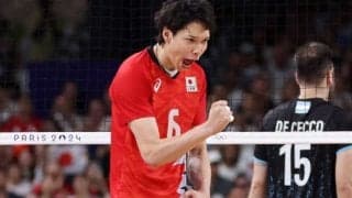 男子バレー日本代表選手の“意外”な交流に「どういう繋がり？！」卓球台の前で記念撮影「1人だけ高いとこに乗ってる？」