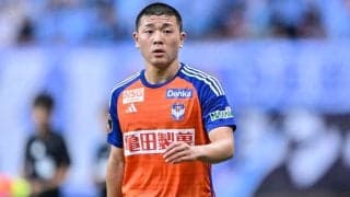 「アイスでも買ってやろうかねぇ」J1新潟の22歳FW小見洋太の“夏休み小僧”スタイルの写真に反響！「めちゃくちゃ似合う！」「似合うしムキムキや笑笑」などの声