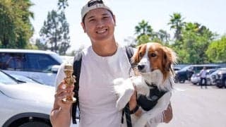 大谷翔平＆デコピンが「Cute!」　“記念日”の球場入りに反響「一緒だぁぁぁ」