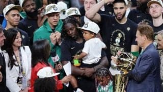 昨季NBA優勝とパリ五輪金メダルを手にしたホリデー「どっちが上なのか分からない」