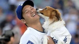 大谷翔平が手にした愛用品にX大注目「超好感もてる」　始球式でチラ見え「可愛すぎる」