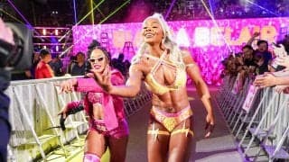 “筋肉美女”タッグレスラー、日本のレジェンドと東京で“聖地巡礼” 「まさに伝説の場所」ファン騒然