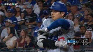「デコピンと一緒にぴょん」大谷翔平が見せた“神回避”！？足元への危険球を紙一重で避けた瞬間ムーブ