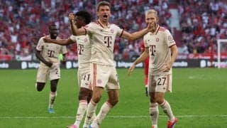 バイエルン公式戦最多出場記録樹立のミュラー弾などで連勝発進、堂安はラストプレーでPK獲得【ブンデスリーガ】