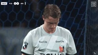 「何だそれ」「中途半端…」“軽率すぎる胸パス”の浦和DFに批判の声「完全に後手になった」痛恨ミスを取り戻せず失点関与