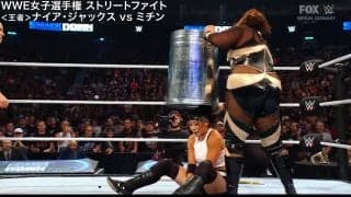 女子レスラー、ゴミ箱ごと“顔面圧殺”の衝撃KO 悲惨な結末にファン騒然