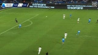 「手も足も凄すぎる！」日本代表GK・鈴木彩艶の“レーザービーム・パス”にイタリアの観客も驚き？「ほんとエグい」「フィード上手すぎんか？」