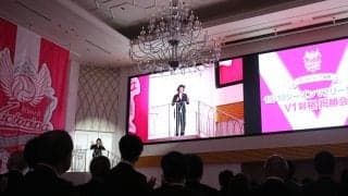 姫路がV2優勝とV1昇格を祝う