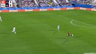 うそだろ？ジャガー浅野、高速ダッシュしながら70m級ロングフィードを神トラップした瞬間「こんなんできるんや」