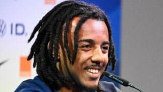 今回はスカート着こなす！ クンデが賛否呼ぶ奇抜ファッションへのこだわり語る「僕の情熱の一部だ」