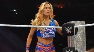 美女レスラー、突然Tシャツを破り捨て“変な動き” 「チアリーダーの身体能力はガチ」ファン騒然