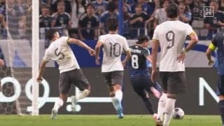 メッシかよ！南野拓実の圧倒的個人技が話題沸騰「狙ってました」 守備5人を切り裂く高速ドリブルからの低弾道シュート炸裂で「崩し完璧」「カッコよすぎ」