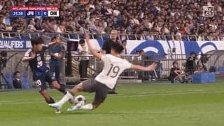 鳥肌！久保建英、ジャンプしながら “股抜き” でスライディングタックルをかわした決定的瞬間「どこ通してん」「エグすぎだろ」奇跡のプレーが話題沸騰