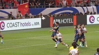 嘘だろ？遠藤航がマークを外して “完全ドフリー” からの強烈ヘッド弾！「準備してた形」完璧ブロックと華麗なかわしで中国代表をハメた瞬間