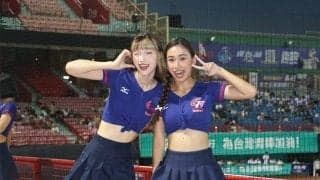 へそ出し＆ミニスカート姿でダンス…夜空に映える台湾チア　“熱烈応援”で球場魅了