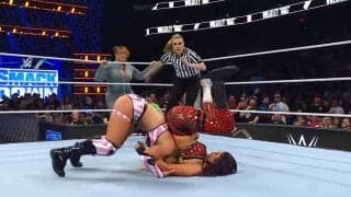 女子レスラーが悲劇の敗戦！ “カウント5”も…仲間の横やりで白星“するり”の珍事