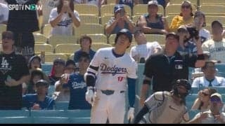 大谷翔平の“記念ボード直撃”特大アーチに審判も困惑…飛びすぎでまさかの事態に「どっちだ？」