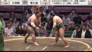 「なんだこれ」組み合わない力士のバトルに館内が“笑撃”　コントのような展開に「笑い声起きてるぞ」「これはアカンw」「また睨み合いw」異様な盛り上がり