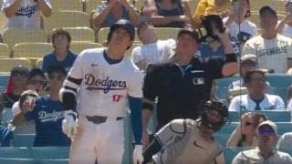 何が起きた？ 大谷翔平、46号特大アーチで“謎のハプニング”　審判が大混乱…「理解不能」「なんでこんなことが？」