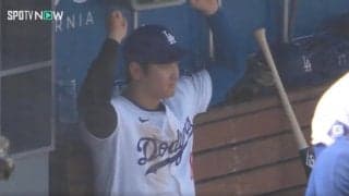 大谷翔平に何が起きた？ 特大アーチ後のベンチで“大暴れ” チームメイトも爆笑…「めっちゃ楽しそう」「テンションw」