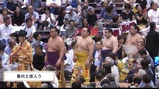 力士の化粧まわしに「バッキバキ」の力士…？ 数ある中でも異彩放つド迫力