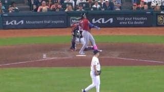 菊池雄星の“魔球”で打者崩壊「体壊れる」 全力フルスイング“空振り三振”でフラフラ…「お手上げ状態だな」