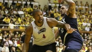 44歳でも現役バリバリ…来日15年目を迎えるジェフ・ギブスが初B1の越谷に「刺激与える」