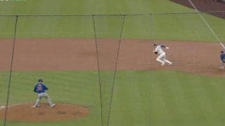 大谷翔平が“イライラ走塁”　相手投手に異変… 下手すぎる牽制→あっさり“爆速盗塁”を仕掛けて「何者だよ」