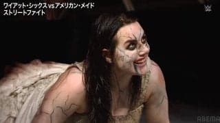 こんなかわいい幽霊はいない…呪怨女子レスラー、リング下からひょっこり登場