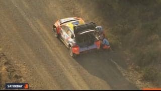 パンク直後に“また”パンク！ 世界最速ラリーで珍事…スペアタイヤ「使い果たした」最恐悪路でまさかの瞬間