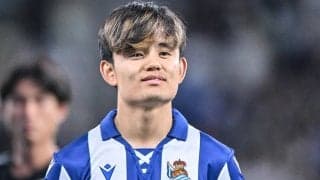 「日本人が世界最高の選手と競り合ってるだけで熱くなる」仏代表FWエムバペが久保建英を両手で止めるファール場面が話題に……「達観した顔もいいな」と久保の表情にも注目集まる