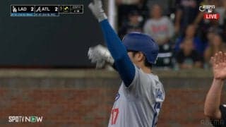 大谷翔平、2打席連続タイムリーでブルペンと“交信”…技あり同点打にチームメイトもノリノリ「みんなでやってるw」