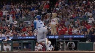 アイツ、何やってんだよ！ 大谷翔平の“変態打ち”で「動きヤバい」 マスコットキャラが棒立ち＆ポカーン…「なんだあれw」