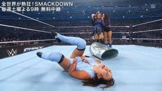 女子レスラー、負けた腹いせに逆ギレ暴走！ 巨大ゴミ箱で相手を蹂躙