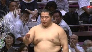 大相撲中継で人気力士と有名プロボクサーが“奇跡”の2ショット カメラが捉えた“まさか”の瞬間にファンざわめき