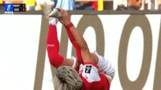 「何てことするんだ！」伊東純也が足を踏まれ悶絶…「カード出ない？」「日本の宝やぞ」危険タックルにファン激昂