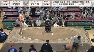 「なんか様子がヘンだ…」勝った力士に突如異変 館内騒然も力士の振る舞いにざわめきが一転、安堵の拍手と大歓声