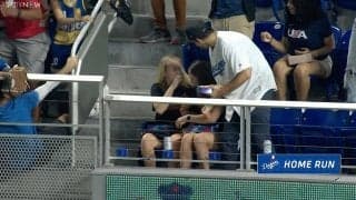 大谷翔平の特大弾が19歳女子大生の手元に「すぽっ」 カメラが捉えた“幸運すぎる”瞬間「あの子引き寄せたな」