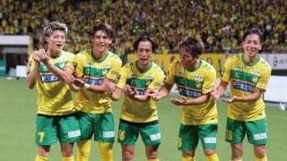 小森飛絢が圧巻ハット…4連敗山口と入れ替わりで千葉がJ1昇格PO圏！ 首位横浜FCは大分とドロー【明治安田J2第32節】