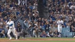 大谷翔平は一体、何をしたんだ？ “悪球打ち”衝撃52号… 同僚の様子がおかしくなる「固まってる」「すごい表情」