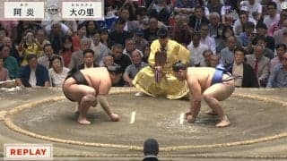 大相撲中継に“笑撃”の光景 デヴィ夫人とスマホケースが揃って“お口あんぐり”の瞬間 「すんげぇスマホのカバー」驚きの声