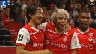 伊東純也、“黄金の右足”が火を吹く！ 高速ピンポイントクロスで中村敬斗のゴールを演出した瞬間「このコンビえぐい」「立ち上がって叫んだ」