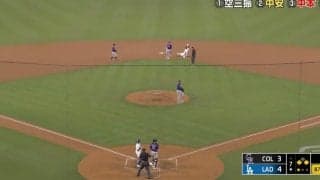 あきらめるしかない… 大谷翔平は「宇宙人」 相手捕手が“呆然&フリーズ”… 余裕すぎる“爆速盗塁”に「打席が得点圏」