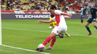 それ折り返すか！ 南野拓実の今季初アシストにファン沸騰「執念だ」「エグい」ゼロ角度から高難度パスを通した瞬間