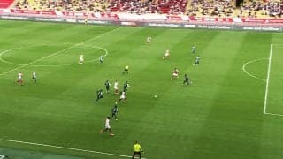 南野拓実は背中に目がある？反転ノールックスルーパスが芸術的すぎる「ここ決めないと！」プレアシスト未遂の瞬間