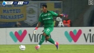 「もはや反則」鈴木彩艶、50m級ロングフィードが美しすぎる！「キックうめぇ」「素晴らしい」決定機演出の瞬間にファン興奮