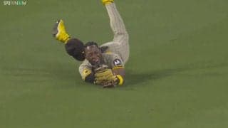 大谷翔平を塁に出すな！ パドレス外野手が衝撃のスーパープレー「今飛びましたよね!?」実況も唖然