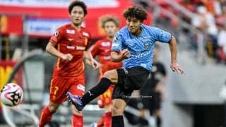 「嬉しい再会と応援」「良い写真ですねー」秋元康プロデュースの歌手グループ人気メンバー＆現役J1指揮官の笑顔ツーショットに反響！「等々力あるぞぉ」「国歌斉唱みれたらいいな」などの声