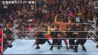 “怪獣大戦争”が勃発の異常事態…巨漢レスラー二人が大量セキュリティを次々に蹂躙 地獄絵図に会場騒然