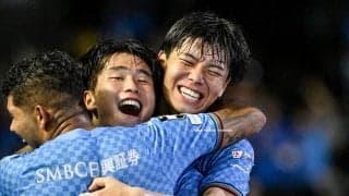 【川崎を退団する元フランス代表FWゴミスが山田新と神田奏真に残した期待(1)】「プレーでチームを引っ張っていますけれども」と称賛する山田の熱さ……さらに4選手の名前を挙げ称賛